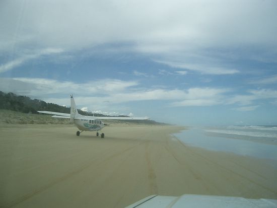 Komm schon, schnell Flugzeug sonst muessen wir bremsen...