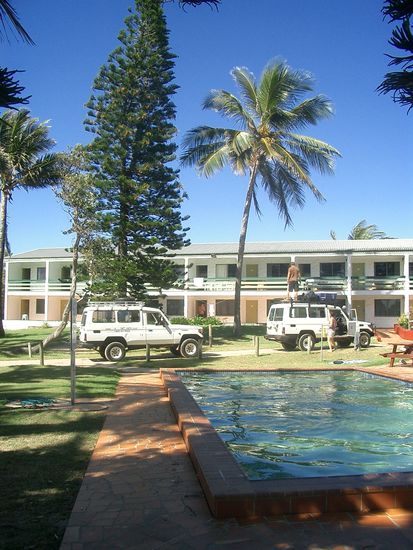 Aufbruchstimmung am letzten und somit Tag 3 auf Fraser Island. Blauer Himmel pur...