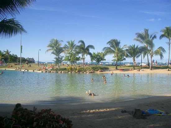 Die Lagune... Hier darf und kann man unbeschwert baden gehen... Das Wasser ist jedoch keine Abkuehlung!