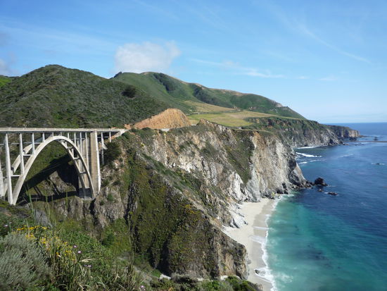 Der Highway 1 fuehrt ueber kritische Bruecken