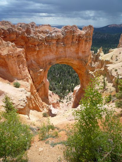 Natural Bridge - gleicht wohl eher einem Tor als an einer Bruecke.