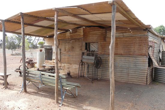 Ein nachgebautes Camp auf dem Minengelände