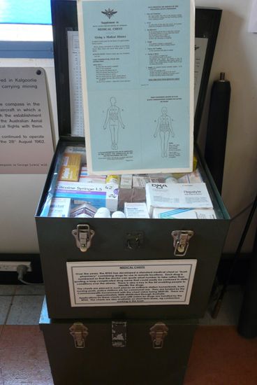 Jede Station hat einen solchen Koffer mit Medikamenten für den Notfall