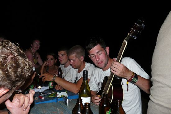 Gav mit Gitarre,er kann auch gut singen
