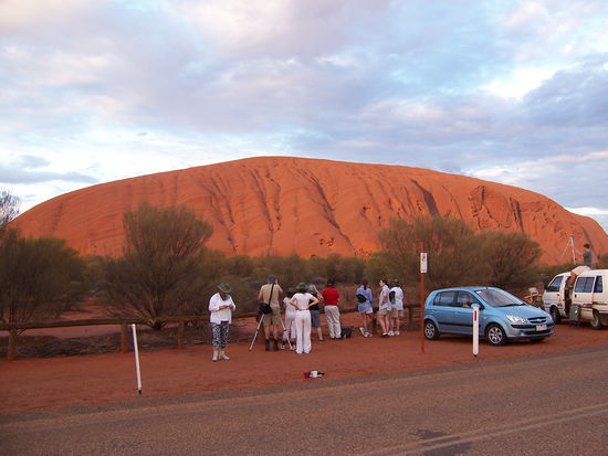 Auch zu dieser frühen Stunde massenweise Leute,die das Gleiche sehen wollten wie wir