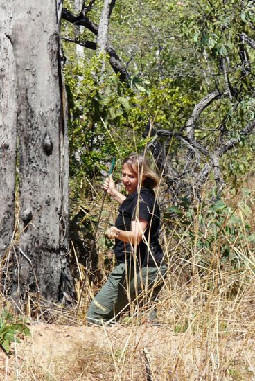Anja auf der Suche nach Buschkarotten