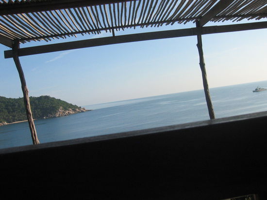 die aussicht von unserem guesthouse, als wir schlafen gegangen sind. schoen nicht?