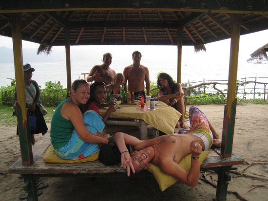 unsere neuen, super symphatischen nachbaren aus suedafrika und australien. auf dem schnorchel trip auf gili air.