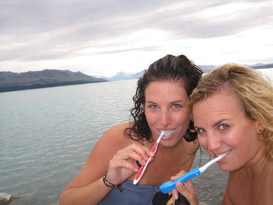 duschen im gletschersee, lake pukaki