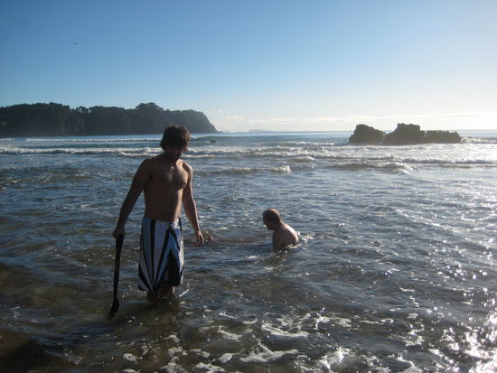 andy beim hot water beach