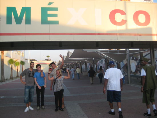 welcome to tijuana - tequila, sex &amp; marijuana (bruno, sean, greg und mish)