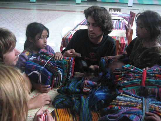 die oesterreicher konnten einfach nicht nein sagen! die maedchen sind aber auch zu suess.