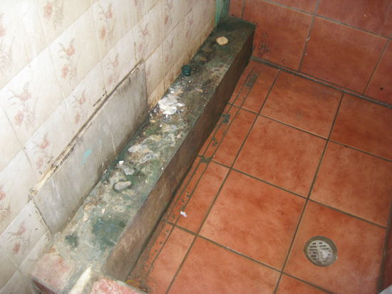 dusche in unserem 2 dollar dorm