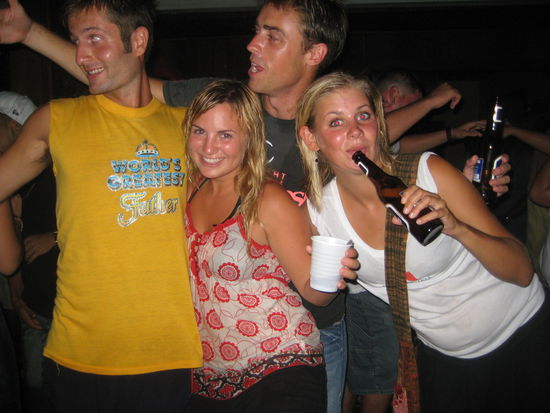 party mit carlos, kym und sarah