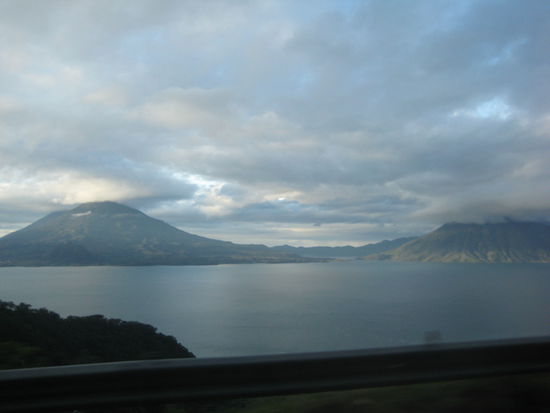 ausblick auf den lago de atitlan, guatemala