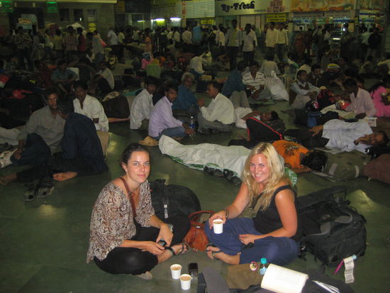 bombay victoria station, auf dem weg nach goa