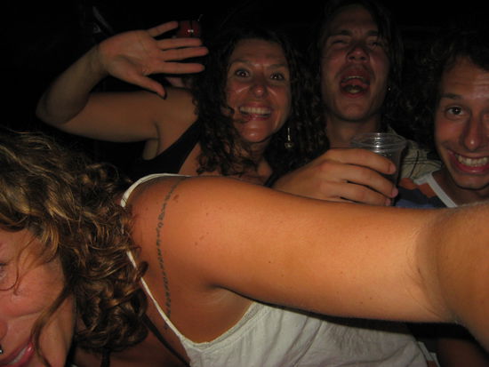 zu siebt im tuktuk, andreya, anton und johannes