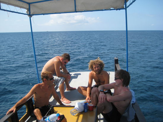 dive briefing auf dem sundeck. ahoi