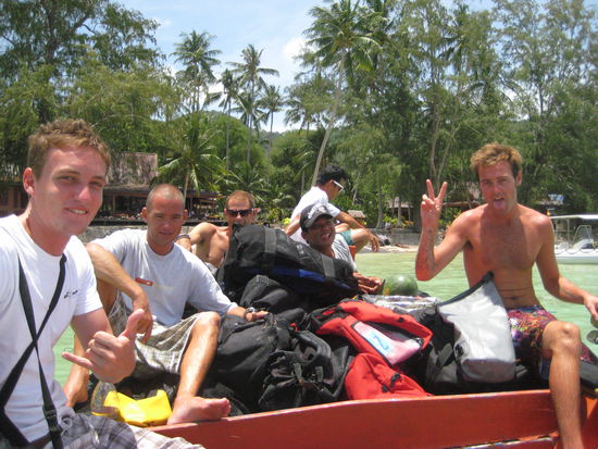 auf dem longtail mit dan, chris, greg, trun und sean