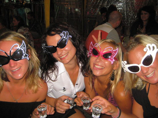 mit den girls in bangkok, marissa, andea, nene und michele