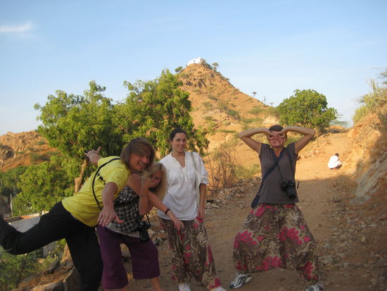 beim "besteigen" des berges. narcis, mish, alva und ellis