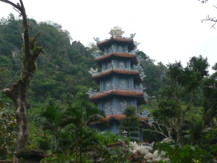 Pagode auf einem der Marmorberge