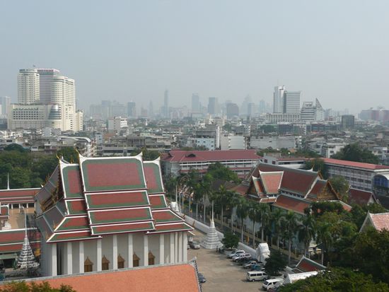 Bangkok von oben (man beachte die Skyline im Hintergrund)