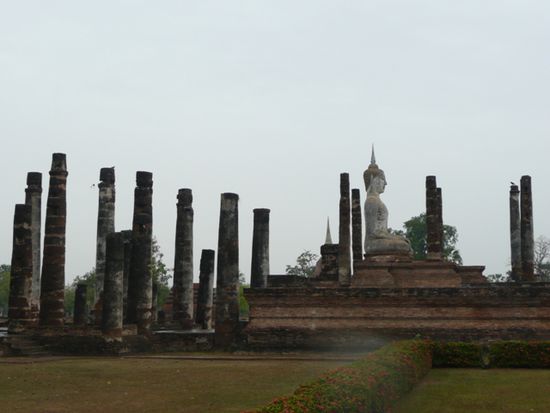 Einer der vielen Buddhas in Sukhothai