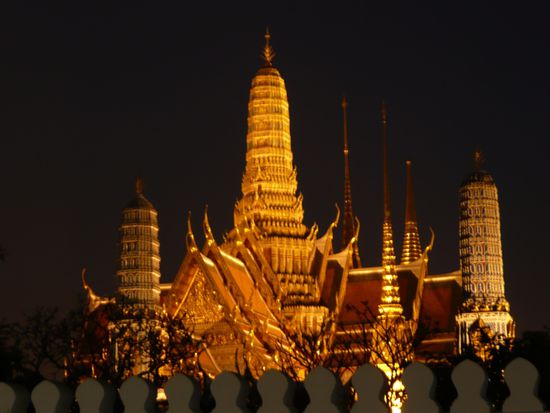 Koenigspalast by night