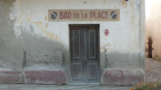 Eine Bar in Corbara
