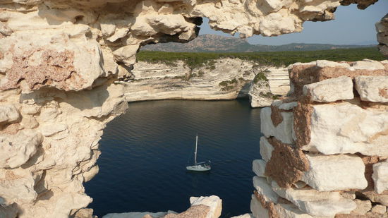 ein Blick durch die Zidadelle von Bonifacio