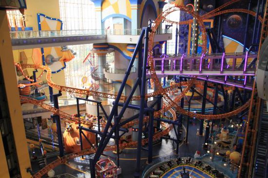 Achterbahn in der Berjaya Time Square Shopping Mall