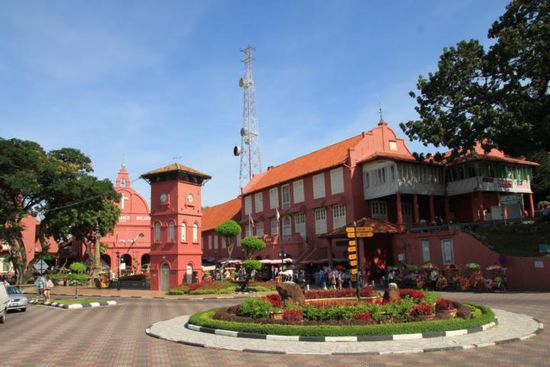 Roter Platz mit Stadthuset (Rathaus)