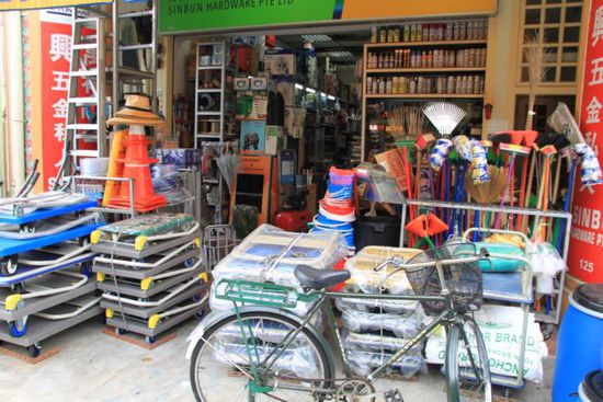 Es gibt praktisch Nichts, das es nicht gibt und auf Nachfrage sicher auch mehr.