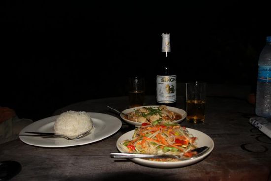 Ein lecker Essen und süffiges Singha Beer runden den Tag ab.