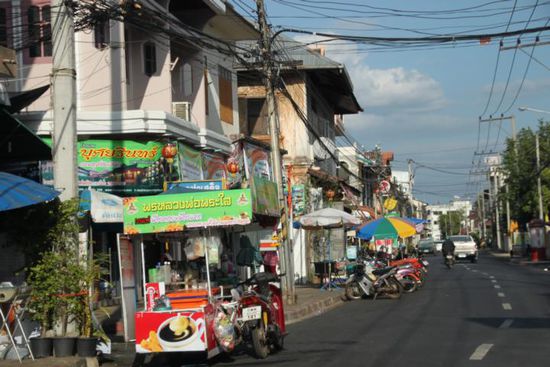 Typischer Straßenzug in Nong Khai
