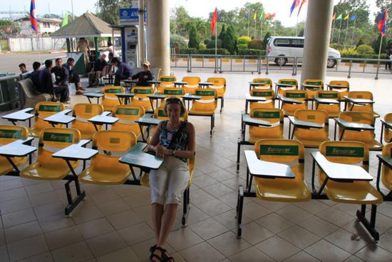 Warten auf's Visum für Laos an der Grenze oder: Die Hendi muss nachsitzen