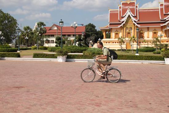 Bei Marco's Rad konnte man den Sitz nicht höher stellen, sah also sehr lustig aus, wie er so durch die Stadt geradelt ist, Hendi bekam regelmäßig einen Lachanfall.