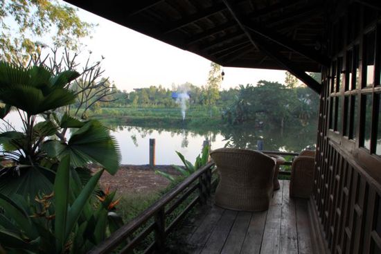 Unser theoretisches Domizil für heute, das Ban Thai Tha Bo Guesthouse. Zimmer mit Terrasse und Blick zum Fluss. Aber die wollten uns offenbar nicht. Schade drum, aber in Nong Khai ist es auch toll.