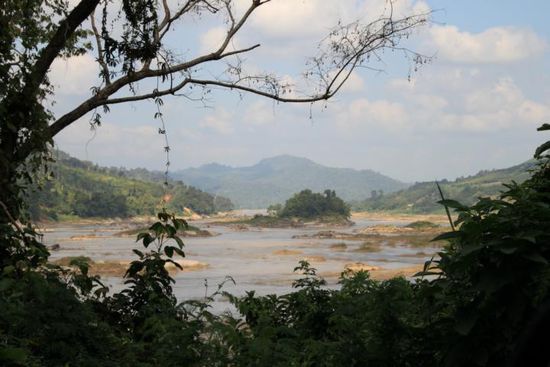 Kein Gedanke an Schifffahrt. Alles trocken im Fluss.