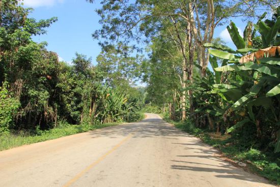 Ein etwas besser asphaltiertes Stück unserer Hoppelstraße