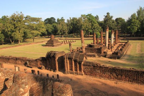 Hier stehen auch ne Menge Säulen und Tempe, aber nicht so gut erhalten.