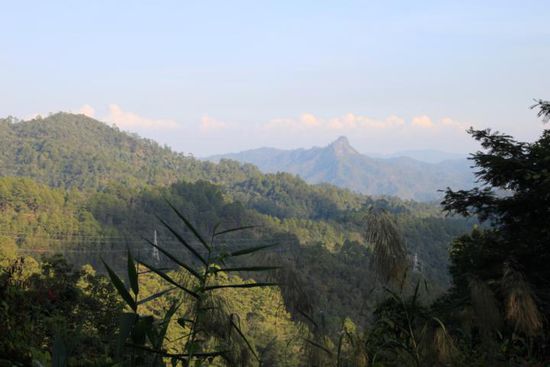 Blick über die bergige Landschaft