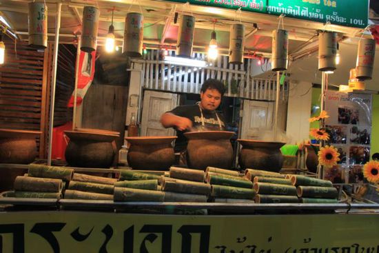 Auf dem Nachtmarkt gabs zuerst eine Tee...