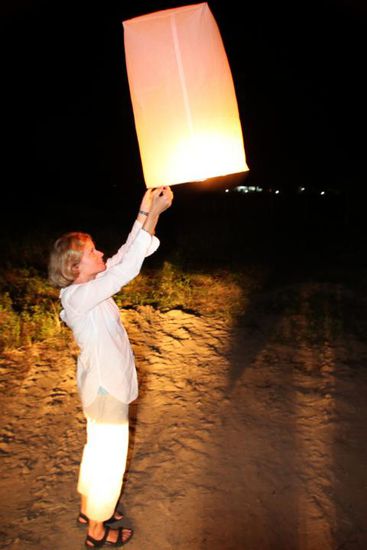 Schon beim letzten Mal in Pai haben wir einen Ballon steigen lassen. Unser gemeinsamer Wunsch hat sich erfüllt...
