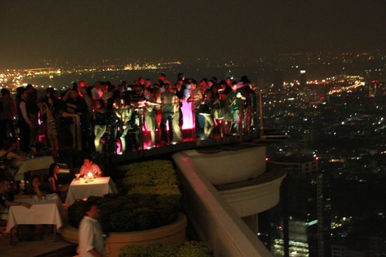...sowie die fast frei schwebende Scirocco Sky Bar