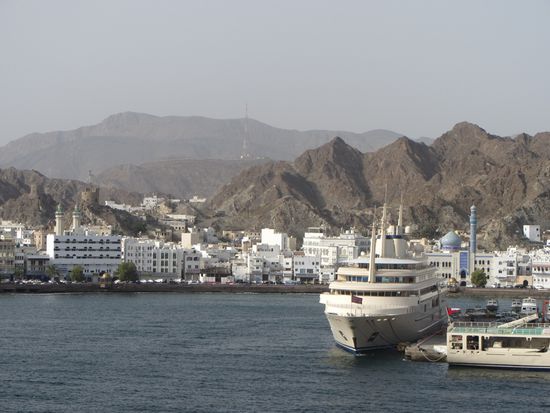 Die Yacht gehört dem Sultan vom Oman