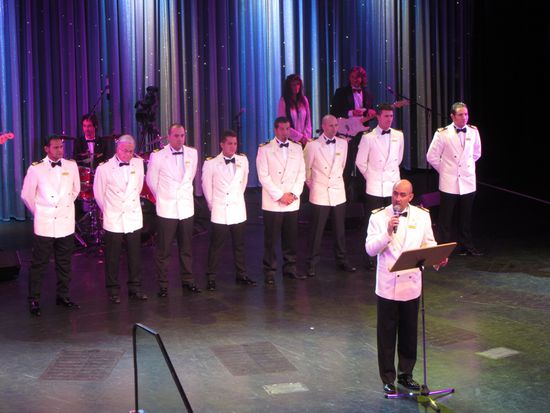 Der da vorne ist unser Captain.