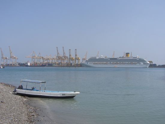 Kleines Schiff meets großes Schiff