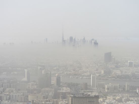Skyline von oben im Dunst